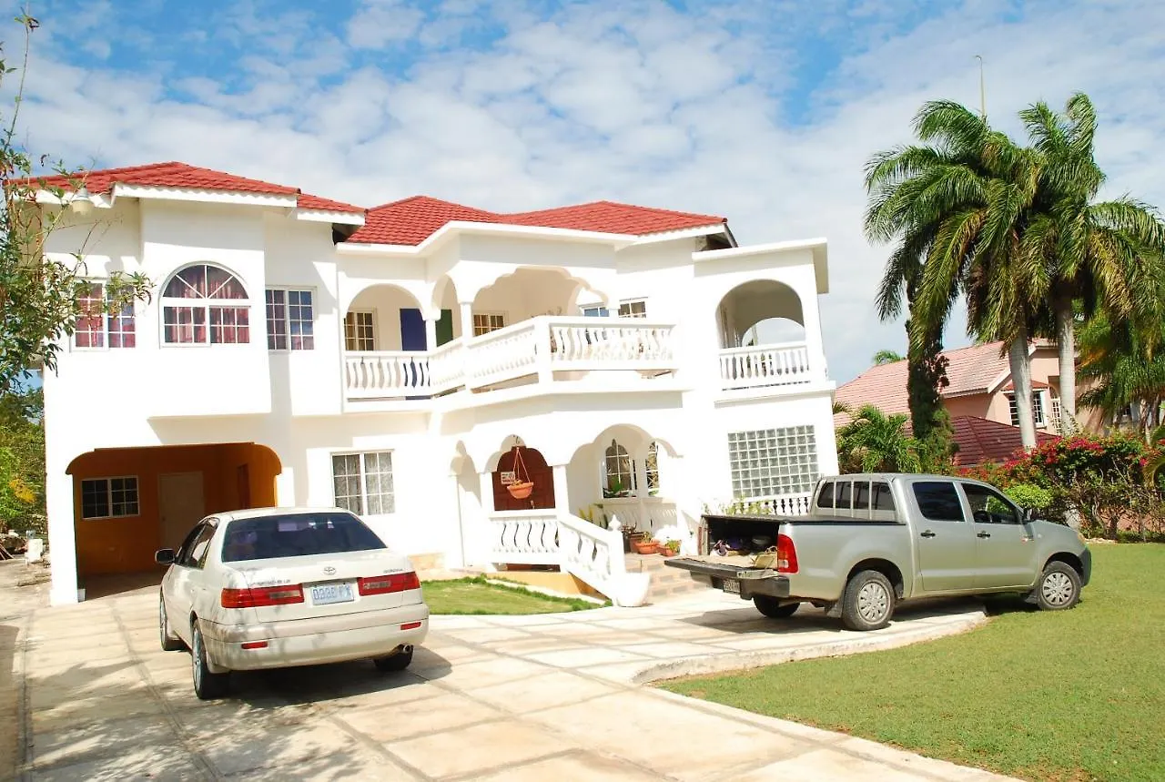 Casa De Montego Bay Guesthouse بيت ضيافة