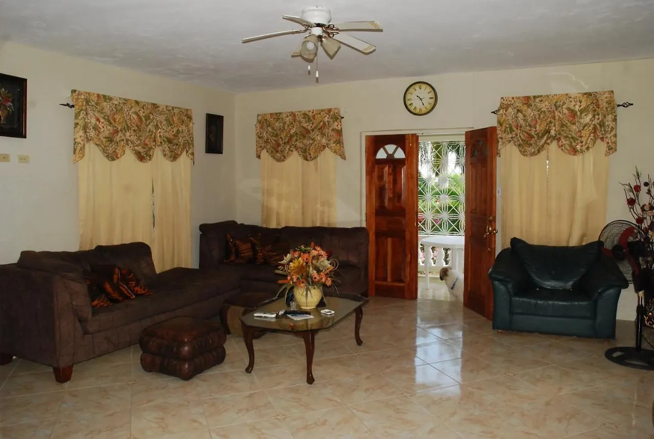 بيت ضيافة Casa De Montego Bay Guesthouse جامايكا